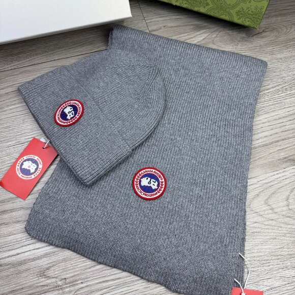 Canada Goose Knitted Hat and Scarf Two-Piece Set - Picture 7 of 7